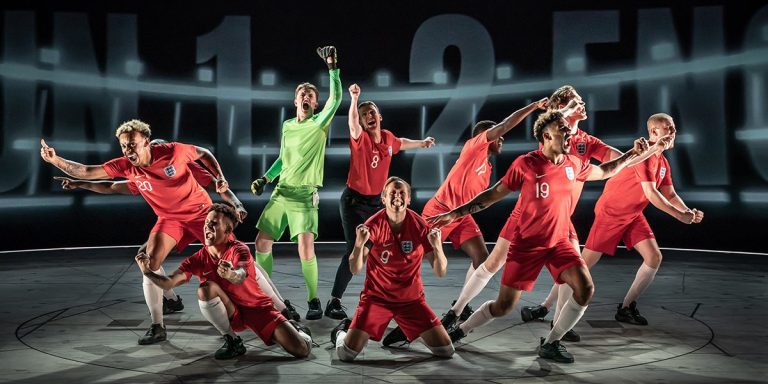 Ellen Kane & Hannes Langolf Dear England